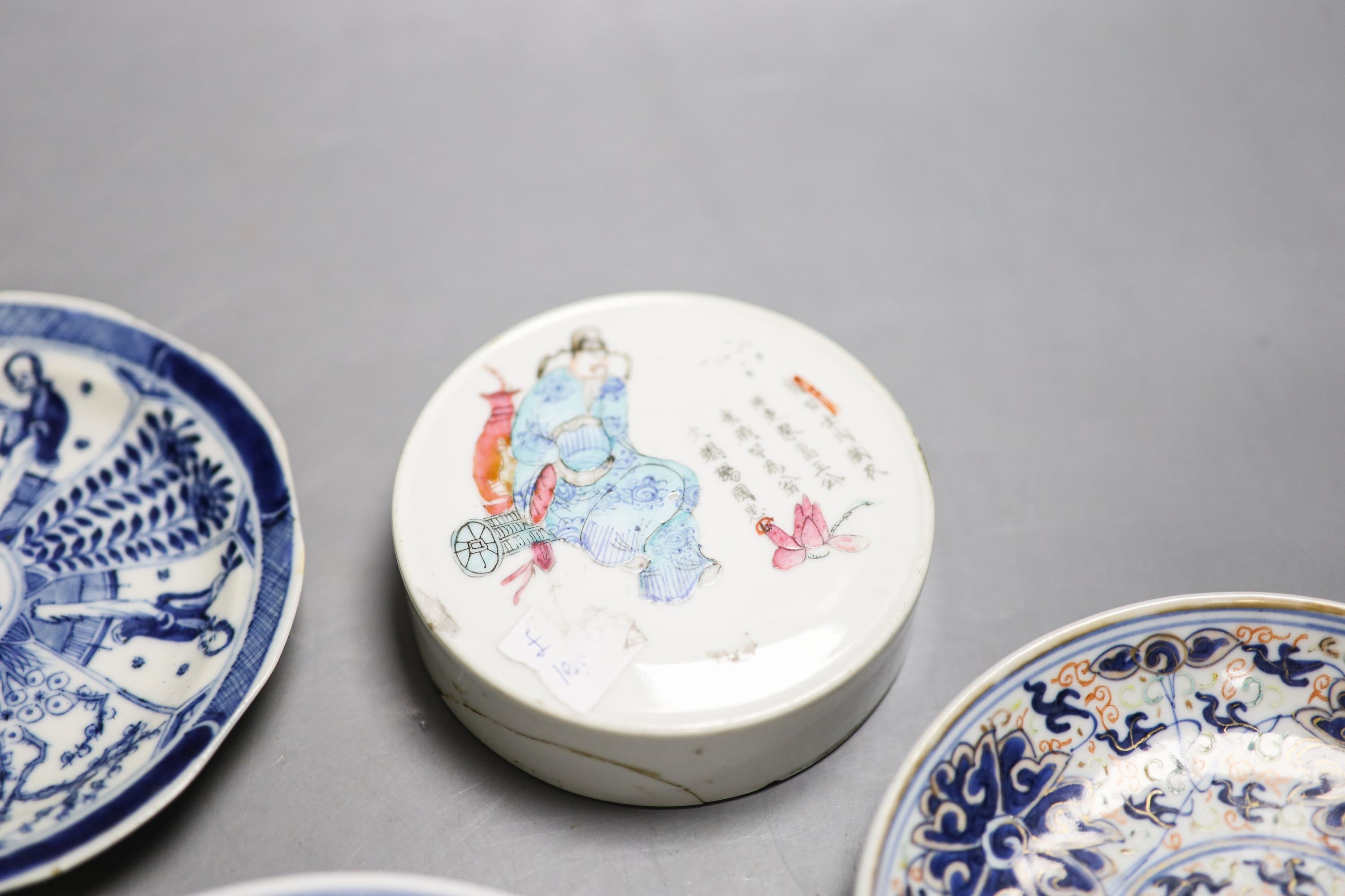 Assorted Chinese porcelain dishes and covers, Qing dynasty and later